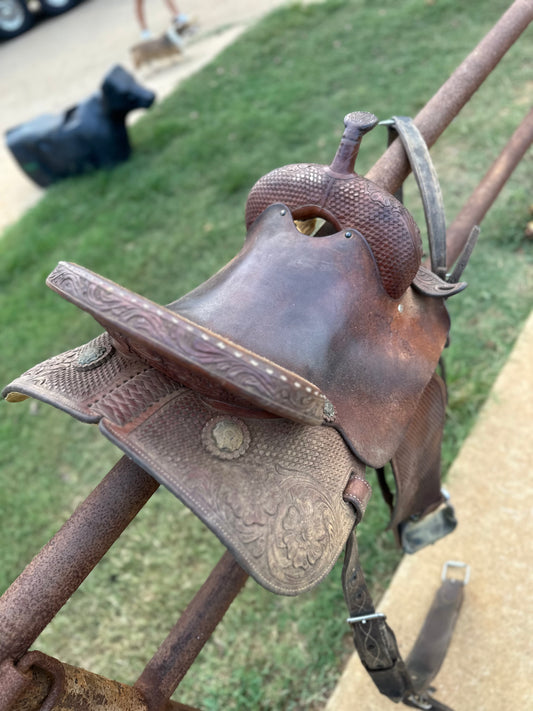 USED 15” Leather Barrel Saddle