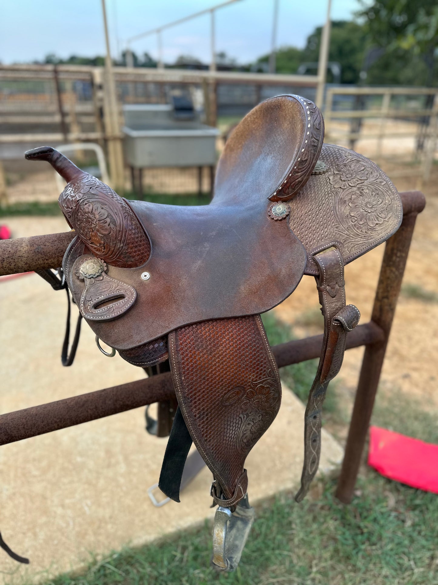 USED 15” Leather Barrel Saddle